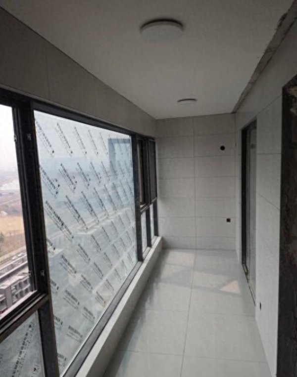 钱龙配资 阳台要不要贴瓷砖？听内行人说完后，再做决定也不迟！